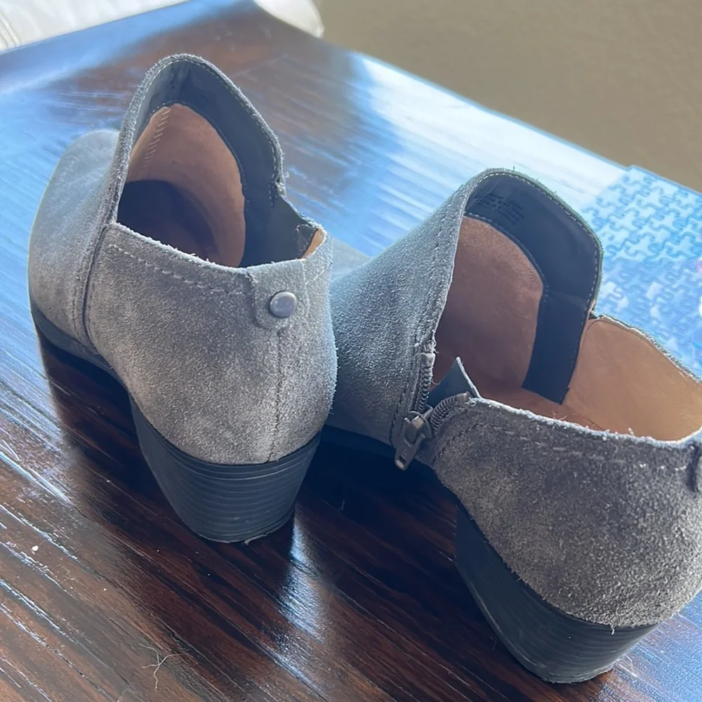Naturalizer Booties - Picture 2 of 3